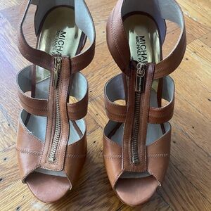 Michael kors shoes size 8 color tan